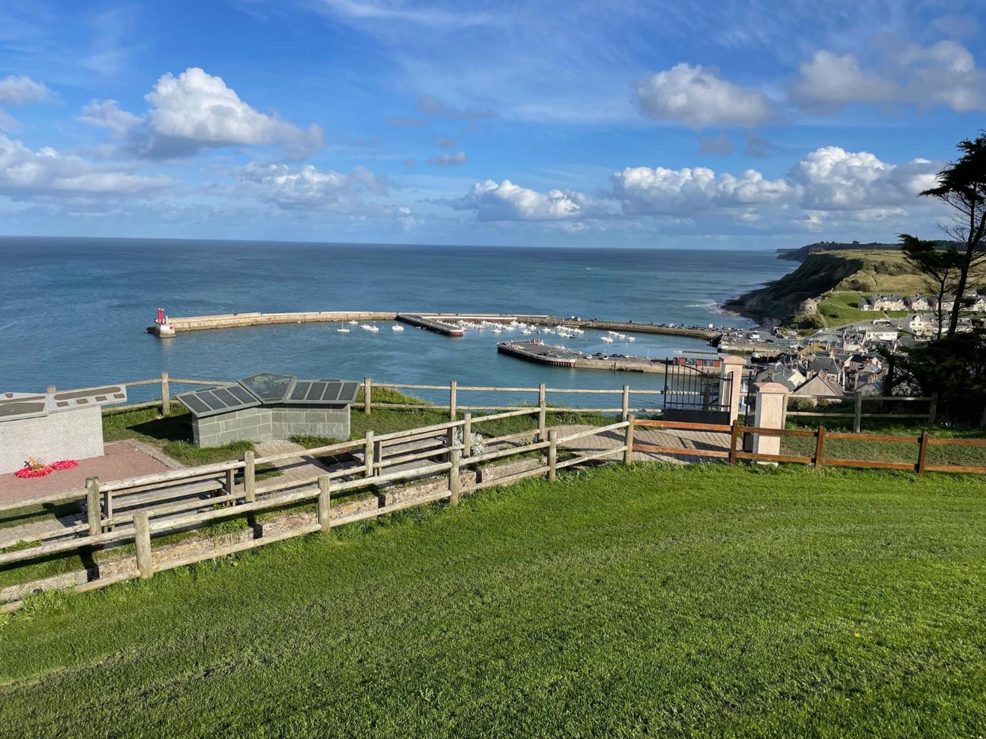 Maison Calme Et Cosy A Port-En-Bessin Pres Du Golf Et De La Mer Esterno foto