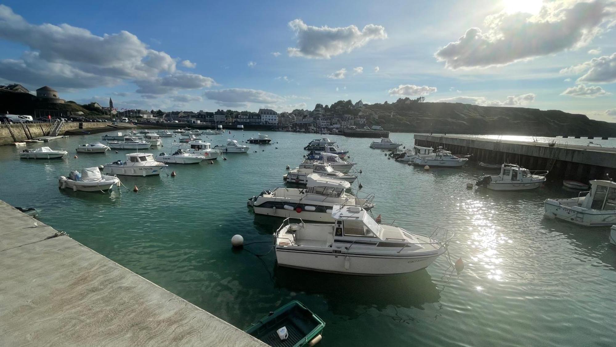 Maison Calme Et Cosy A Port-En-Bessin Pres Du Golf Et De La Mer Esterno foto